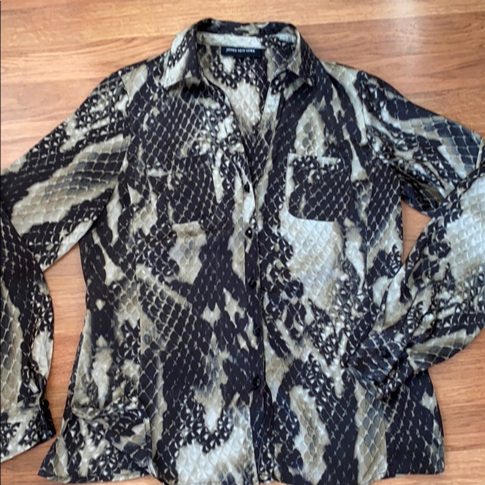 Jones New York button front satin shirt, 6